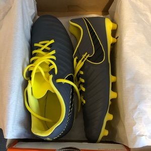 New In Box NIKE Tiempo Legend 7 Cleats - Sz 9 M